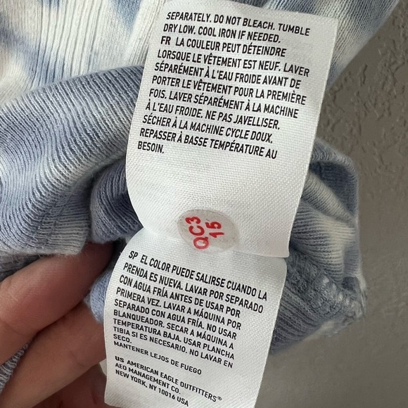 American Eagle Tie Dye Top Baby Tee Women’s Medium - Picture 4 of 4